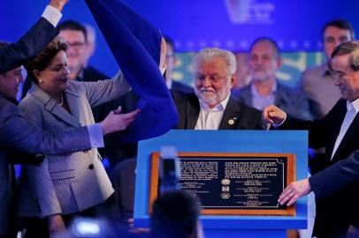  

SÃO LEOPOLDO, RS, BRASIL, 07-06-2014: Presidente Dilma Rousseff inaugura fábrica da HT Micron, uma parceria entre a gigante coreana Hana Micron e o grupo gaúcho Parit, que controla a Altus e a Teikon. A fábrica fica junta ao campus da Unisinos, em São Leopoldo. (FOTO: Mauro Vieira/Agência RBS, Notícias)