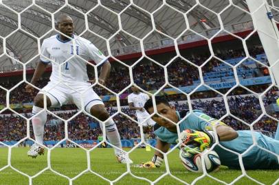 Honduras' goalkeeper and captain Noel Valladares  (R) handles the ball to score an own goal from a shot by France's Karim Benzema during a Group E football match between France and Honduras at the Beira-Rio Stadium in Porto Alegre during the 2014 FIFA World Cup on June 15, 2014.
  AFP PHOTO / FRANCK FIFE