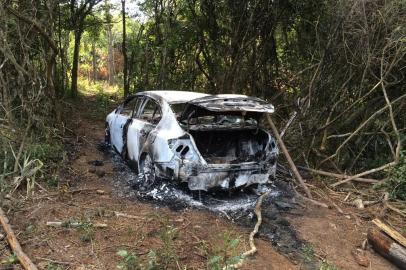 dgol , corpo , carro , carbonizado , extremo sul , restinga , porto alegre , polícia , diário gaúcho, 17062014