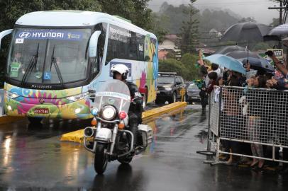  

TERESÓPOLIS, RIO DE JANEIRO, BRASIL - Ônibus seleção brasileira chegando na Granja Comary em Teresópolos nessa manhã chuvosa na serra fluminense.
Indexador: Jefferson Botega