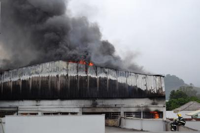 dalia incendio encantado fogo rdgol23jun