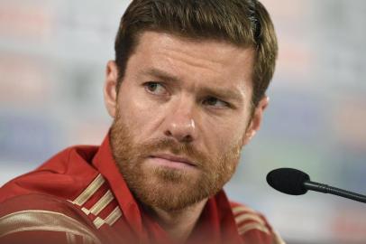 Spain's midfielder Xabi Alonso attends a press conference on June 15, 2014, at CT do Caju in Curitiba during the 2014 FIFA Football World Cup in Brazil.  AFP PHOTO / LLUIS GENE