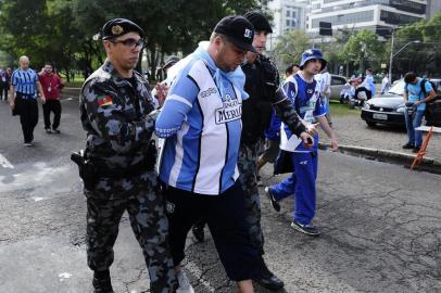  

PORTO ALEGRE , RS , BRASIL , 25-06-2014- Argentinos presos por roubar ingressos de brasileiros (FOTO : RONALDO BERNARDI / AGENCIA RBS )