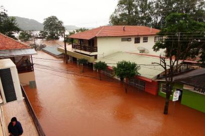 Segundo a Defesa Civil, 30 municípios gaúchos são afetados pela enchente. As regiões Norte e Noroeste são as mais afetadas.

 