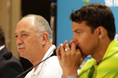 BELO HORIZONTE, MINAS GERAIS, BRASIL - Felipão e Thiago Silva concedem entrevista coletiva no Mineirão na véspera da decisão das oitavas-de-final com o Chile pela Copa do Mundo do Brasil (FOTO: JEFFERSON BOTEGA/AGÊNCIA RBS)