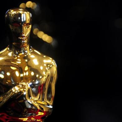 Oscar statuettes are on display during the opening of the "Meet the Oscars, Grand Central" exhibition at Grand Central Station in New York, February 22, 2012. Academy Award Winner Melissa Leo opened the exhibition which allow fans in New York to see and hold actual Oscar statuettes ahead of the 84th Academy awards scheduled for February 26, 2012.  AFP PHOTO/Emmanuel Dunand