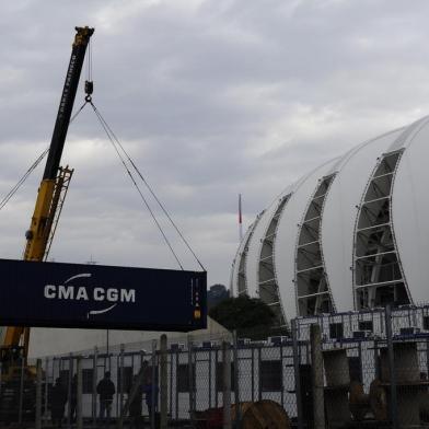 PORTO ALEGRE , RS , BRASIL , 03-07-2014 :Inicio da desmontagem das estruturas da COPA no Beira-Rio. ( FOTO : RONALDO BERNARDI / AGENCIA RBS)