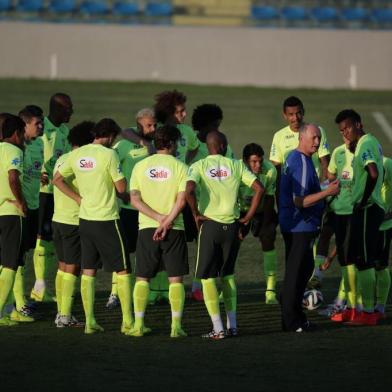  

FORTALEZA, BRASIL, 03-07-2014: A Seleção Brasileira não realizará o tradicional trabalho de reconhecimento do gramado, que costuma acontecer na véspera das partidas da Copa do Mundo, nesta quinta-feira, em Fortaleza. A última atividade antes do duelo com a Colômbia, pelas quartas de final, foi marcada para o Estádio Presidente Vargas.(Foto: JEFFERSON BOTEGA/Agência RBS)
Indexador: Jefferson Botega