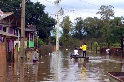 Na Vila Olaria (Cachoeirinha), 20 famílias devem ser retiradas de casa, segundo prefeitura , chuva, enchente, cheia, rdgol