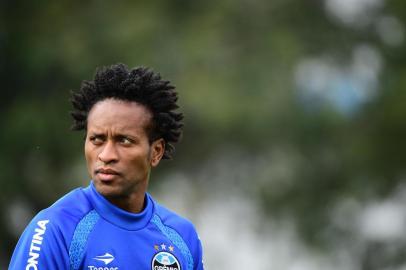  

PORTO ALEGRE , RS , BRASIL , 16-06-2014: Grêmio se reapresenta depois de recesso da Copa. Jogador : Zé Roberto  (FOTO : FERNANDO GOMES / AGENCIA RBS / ESPORTES )