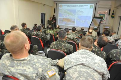  

SANTA MARIA,RS,BRASIL,09/07/2014_Militares de Santa Maria, Estados Unidos, Colômbia, Chile e Peru estão na cidade para planejar Operação Panamax 2014, que ocorrerá no próximo mês, nos Estados Unidos.FOTOS:CLAUDIO VAZ/AGÊNCIA RBS/EDITORIA DE GERAL