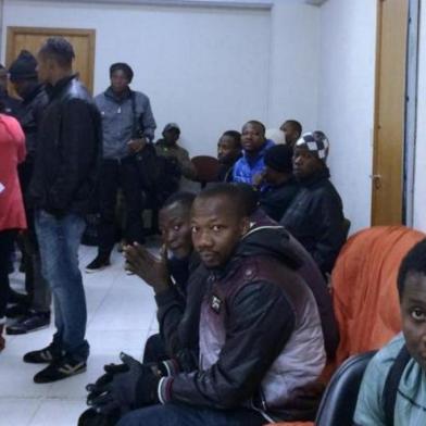 Rápido atendimento da Polícia Federal de Caxias atrai imigrantes ganeses
Cerca de 200 africanos chegaram na cidade na última semana