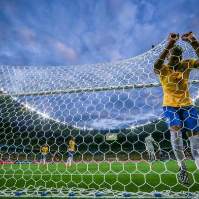  

BELO HORIZONTE, MG, BRASIL, 08/07/2014 18:05:48: O jogador Fernandinho lamenta nas redes mais um gol tomado na vergonhosa derrota da Seleção Brasileira para Alemanha na semifinal da Copa do Mundo 2014. (Crédito: Jefferson Bernardes/VIPCOMM, ESPORTES)
Indexador: HORCAJUELO