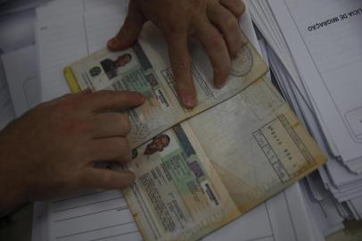 GENESES NO BRASIL

CRICIUMA, SC, BRASIL, 15-07-2014, 01h55'50":  Os ganeses aproveitaram a Copa do Mundo para entrar no Brasil com vistos de turistas. No país, eles procuram a Polícia Federal e solicitam refúgio, um direito garantido pela lei brasileira. Nesta condição, podem conseguir emprego e trabalhar.  (Foto: Mauro Vieira/Agência RBS, NOTÍCIAS) *** EXCLUSIVO - PAUTA ESPECIAL EMBARGADA - LIBERADO SOMENTE APÓS PUBLICAÇÃO EM ZERO HORA***


Editoria: ZH
Local: CRICIUMA
Indexador: Mauro Vieira
Secao: NOTÍCIAS
Fonte: Agencia RBS
Fotógrafo: STAFF