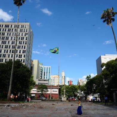  CAXIAS DO SUL, RS, BRASIL, 06/01/2014 - Antigo Camelô da Praça da Bandeira. Camelô demolido. (JONAS RAMOS/ESPECIAL)