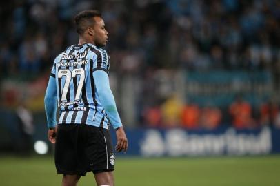  

PORTO ALEGRE, RS, BRASIL ¿ 27-07-2014 ¿ Jogo entre Grêmio x Coritiba, na Arena do Grêmio, partida válida pela décima segunda rodada do Campeonato Brasileiro 2014. Jogador Fernandinho (FOTO: BRUNO ALENCASTRO/AGÊNCIA RBS)