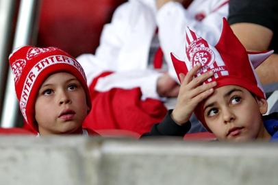  

PORTO ALEGRE, RS, BRASIL - 30-07-2014 - torcida no Beira-Rio a espera do jogo entre Inter x Ceará (FOTO: BRUNO ALENCASTRO/AGÊNCIA RBS)