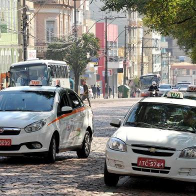 SANTA MARIA.RS,BRASIL,31/07/2014_Prefeitura de Santa Maria acredita que muitos donos de táxis não conseguirão renovar concessão porque não trabalham nos veículos. Há informações extraoficiais de que até médico e gente que mora no Exterior é dono de táxi na cidade.FOTOS: CLAUDIO VAZ/AGÊNCIA RBS