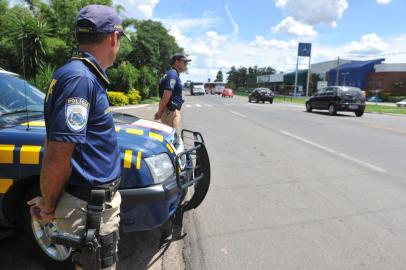  Polícia Rodoviária Federal (PRF) vai intensificar fiscalização no durante o feriadão de Carnaval; outros órgãos da polícia também terão fiscalização especial no período;