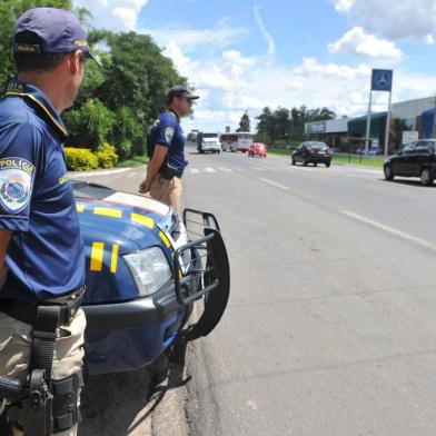  Polícia Rodoviária Federal (PRF) vai intensificar fiscalização no durante o feriadão de Carnaval; outros órgãos da polícia também terão fiscalização especial no período;