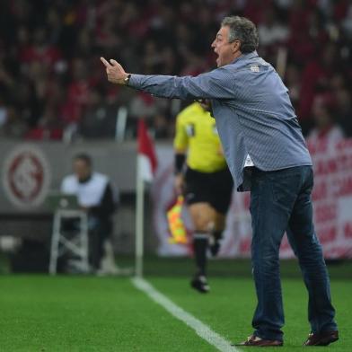  

PORTO ALEGRE, RS, BRASIL - 20.08.2014 - Brasileirão, 16ª Rodada, Inter x São Paulo no estádio Beira-Rio.(FOTO:RICARDO DUARTE/AGÊNCIA RBS)
Técnico Abel Braga