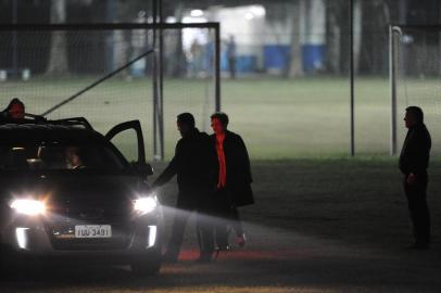  

PORTO ALEGRE, RS, BRASIL - 21.08.2014 - Chegada da presidente Dilma Rousseff em Porto Alegre.(FOTO:MARCELO OLIVEIRA/AGÊNCIA RBS)
Desembarque de Dilma no bairro Cristal.