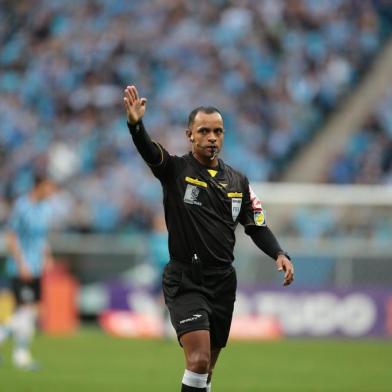  PORTO ALEGRE, RS, BRASIL - Brasileirão 2014, 15ª Rodada - Grêmio x Criciúma na Arena do Grêmio.(FOTO: RICARDO DUARTE/AGÊNCIA RBS)Arbitragem Wilton Pereira Sampaio