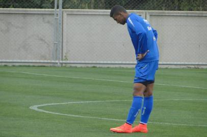 Volante do Grêmio Walace durante treino no CT Luiz Carvalho