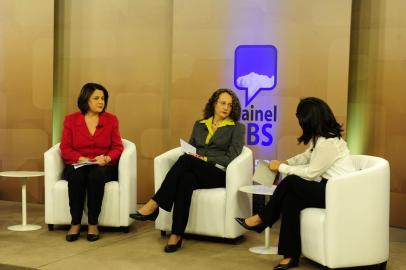  

PORTO ALEGRE , RS , BRASIL , 28-08-2014: Jornalistas da RBS entrevistam Luciana Genro, candidata do PSOL à presidência da República.  (FOTO : RONALDO BERNARDI / AGENCIA RBS )