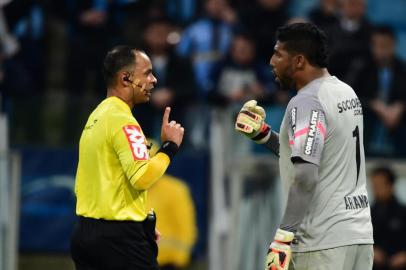 PORTO ALEGRE-RS-BRASIL 28?08/2014- Alguns torcedores gremistas chamaram o goleiro Aranha,  de macaco durante o segundo tempo de Grêmio x Santos.  FOTO FERNANDO GOMES/ZERO HORA