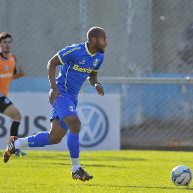  

PORTO ALEGRE,RS,BRASIL - 29-08-2014. Grêmio volta aos treinos depois da estreia na Copa do Brasil. Foco é o Bahia para o domingo, no Brasileirão. jogador Fellipe Bastos.  (FOTO: LAURO ALVES/AGENCIA RBS/ESPORTE)