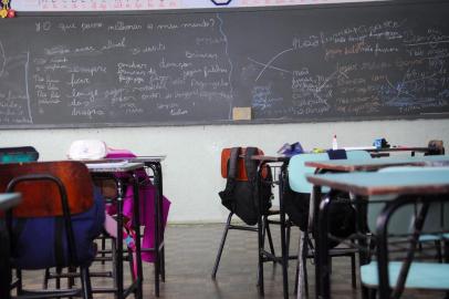 *** Lucio Sassi - Sala de aula ***sala de aula sem alunos na escola albano kanzler.