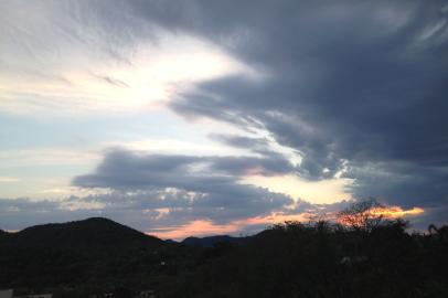 No início da manhã, tempo era bom em Santa Maria