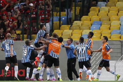 RIO DE JANEIRO - RJ - 06/09/2014 - BRASILEIRO A 2014, FLAMENGO X GREMIO - Luan do Gremio comemora seu gol durante partida contra o Flamengo pelo Campeonato Brasileiro A 2014 no Maracana. Foto: Wagner Meier/AGIF