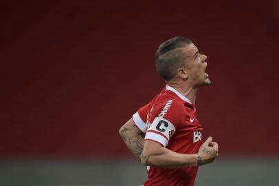  

PORTO ALEGRE,RS,BRASIL - 07-09-2014 - Brasileirão - 19ª Rodada - Inter x Figueirense no estádio Beira-rio.(FOTO :DIEGO VARA/AGENCIA RBS )
Pênalti no jogador Fabrício, jogador D'Alessandro faz gol de pênalti, abrindo o placar - Inter 1x0 Figueirense