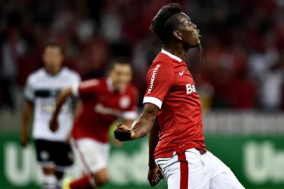  

PORTO ALEGRE,RS,BRASIL - 07-09-2014 - Brasileirão - 19ª Rodada - Inter x Figueirense no estádio Beira-rio.(FOTO :BRUNO ALENCASTRO/AGENCIA RBS )
Jogador Paulão faz o segundo gol do Inter 2x0 Figeirense