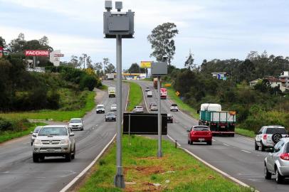  CAXIAS DO SUL, RS, BRASIL, 05/09/2014 - Pardal na RSC-122, KM 67, em Caxias do Sul. (JONAS RAMOS/PIONEIRO)