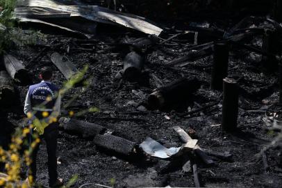  

SANTANA DO LIVRAMENTO, RS, BRASIL, 11-09-2014: O Centro de Tradições Gaúchas (CTG) Sentinelas do Planalto foi atingido por um incêndio no início da madrugada desta quinta-feira. Este CTG seria o local onde aconteceria no próximo sábado, 13/9, um polêmico casamento gay. (Foto: Carlos Macedo/Agência RBS, NOTÍCIAS)