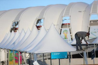  Início do desmonte das estruturas temporárias da Copa do Mundo no estádio Beira-Rio.