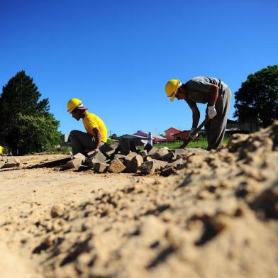  Obras de esgoto em Camobi estão atrasadas, de acordo com a Corsan. A empresa contratada para execução, a Sul Cava, se reúne com a Corsan na tarde desta segunda-feira, em Porto Alegre