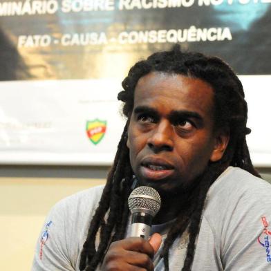 Seminário contra racismo no futebol, na FGF, Porto Alegre, Paulo César Tinga presente.