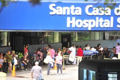  PORTO ALEGRE, RS, BRASIL, 17-09-2014:Espera em sala de emergência no hospital Santa Casa.(LAURO ALVES/AgênciaRBS).