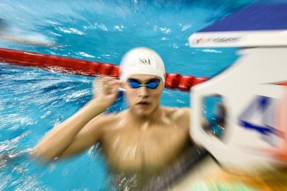 Chinas Sun Yang takes part in a swimming training session at the 17th Asian Games at the Munhak Park Tae-hwan Aquatics Centre in Incheon on September 25, 2014.    AFP PHOTO / PHILIPPE LOPEZ