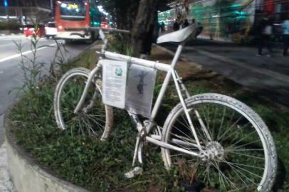 ghost bike - bicicleta branca - avenida paulista - são paulo - rdgol