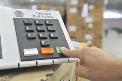  

As urnas eletronicas ja estão prontas para ir para suas sessões em toda Joinville para o 2º turno das eleções para prefeito.