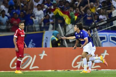 BELO HORIZONTE, MG, BRASIL. Cruzeiro e Inter se enfrentam no Mineirão, em Belo Horizonte, em partida válida pelo returno do Brasileirão 2014.
Na foto: comemoração do gol do Cruzeiro marcado no primeiro tempo.

Foto: Bruno Alencastro/Agência RBS