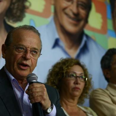  

PORTO ALEGRE, RS, BRASIL,05-10-2014 - Acompanhamento a movimentação do candidato Tarso Genro ao governador do Rio Grande do Sul,Coletiva de imprensa no Comitê da Unidade Popular pelo Rio Grande.(FOTO:MAURO VIEIRA/ AGENCIA RBS )