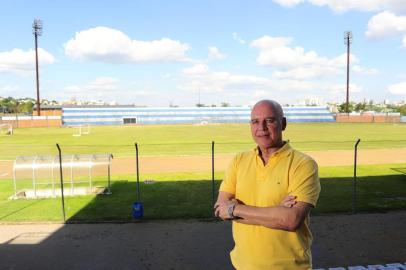  CAXIAS DO SUL, RS, BRASIL, 08/10/2014. Novo diretor técnico do Esportivo, Valdir Espinosa retorna ao clube após 34 anos. Com ele no comando, time foi vice-campeão gaúcho em 1979. (Porthus Junior/Pioneiro)