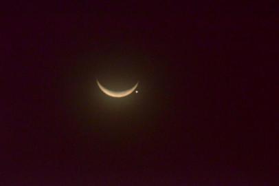 ITAJAI,SC,BRASIL, 11/09/2013: Ultimo dia de lua nova nos céus do hemisfério sul