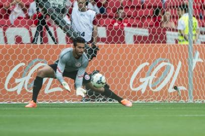 Alisson joga bem contra o Fluminense